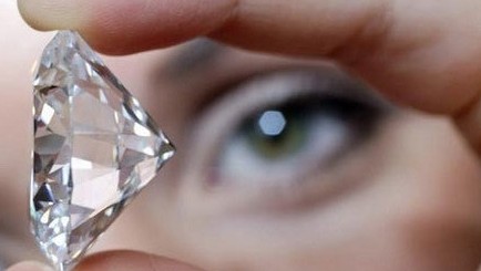 教你鉴别钻石的真假 挑选钻石必须注意的几点